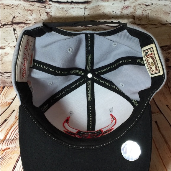 Chicago Bulls NBA Snap back and Air Jordan Tank XL - Picture 4 of 8